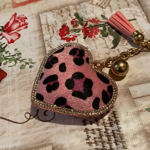 Leopard Heart Rhinestone Tassel Keychain - Picture 7 of 16